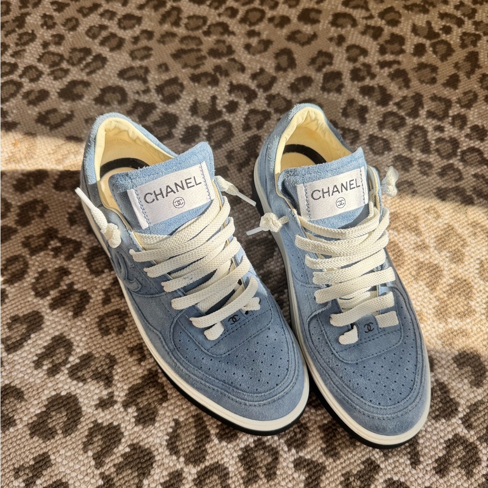 CHANEL Light Blue suede Women's Sneakers never worn - Picture 3 of 7